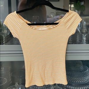 O’Neill Girls fitters top, mustang gold color.